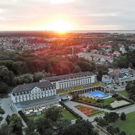 Luxussuite 1a Meerblick, Maritim Residenz, 22er Stock, Modernes Styling, Am Apartman Lübeck